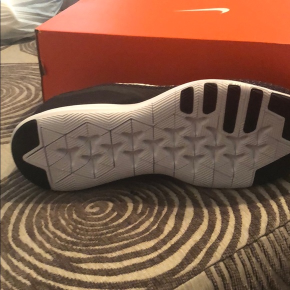 Nike women’s training shoes - Picture 3 of 4